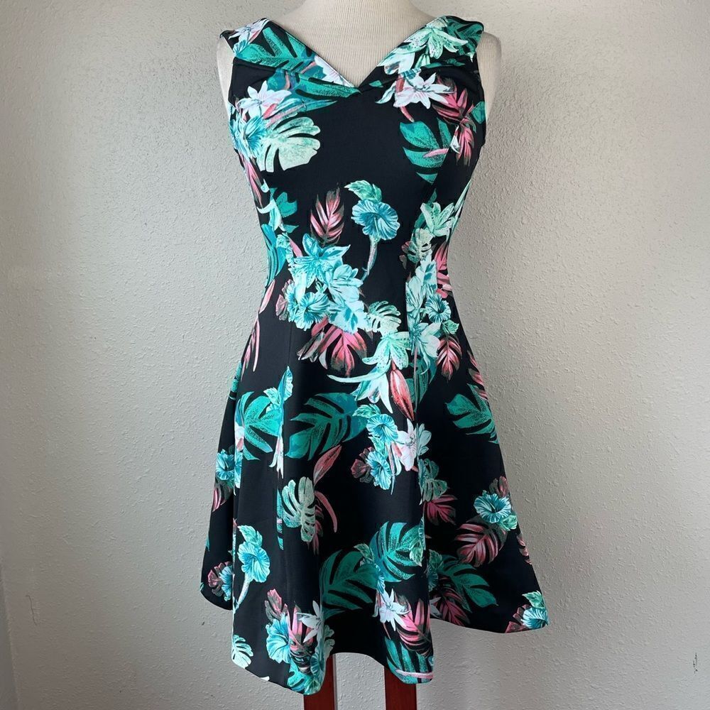 NWOT Guess Dress Size M
